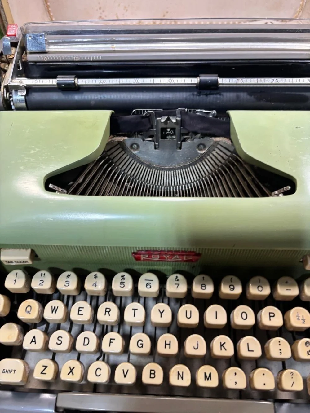 Vintage Royal Safari Portable Manual Typewriter Green with Case